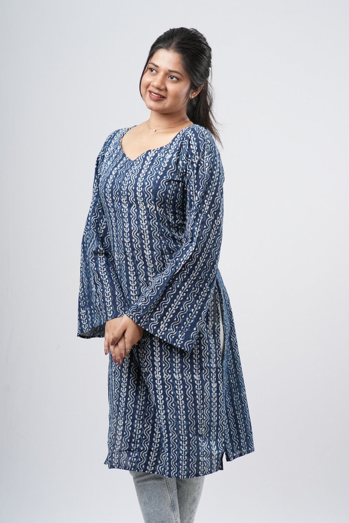 Women's Indigo Blue Vertical Geometric Cotton Long Kurti