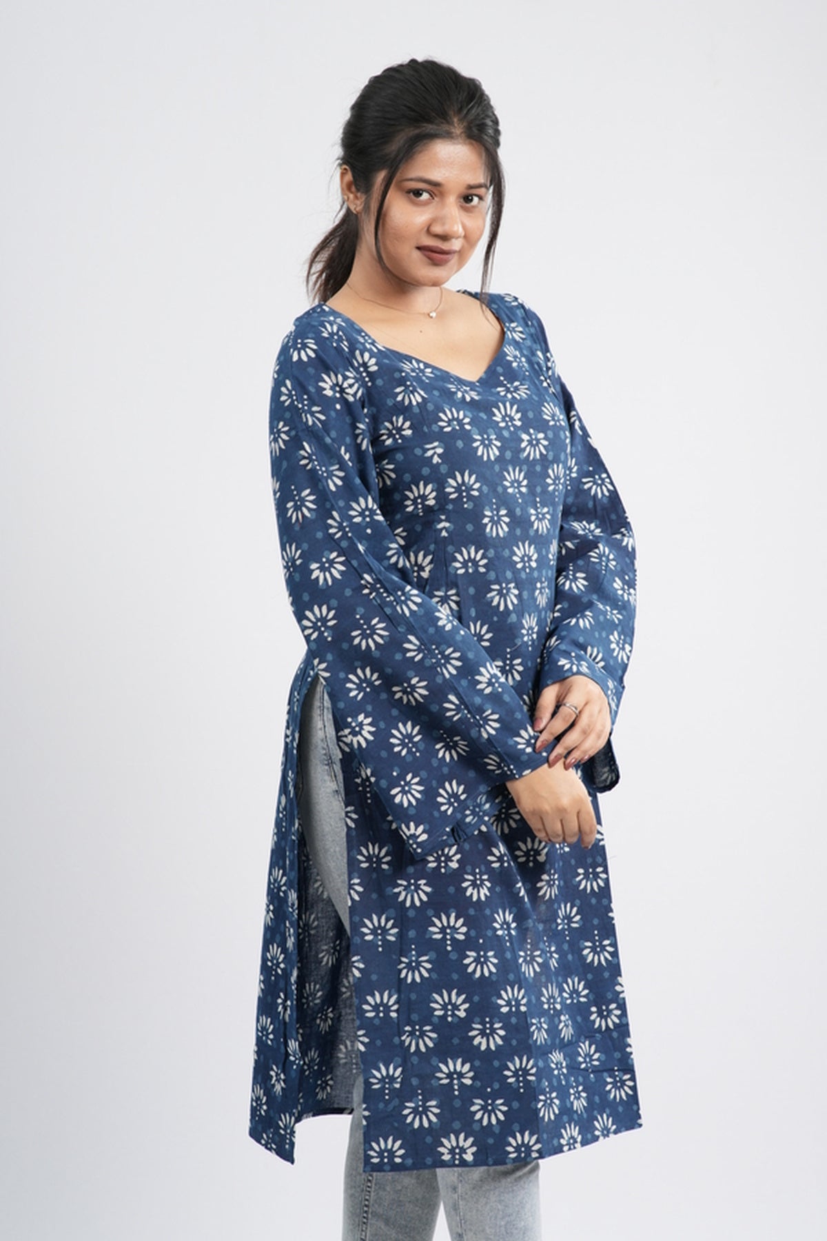 Women's Indigo Blue Floral Buti Handblock Long Kurti