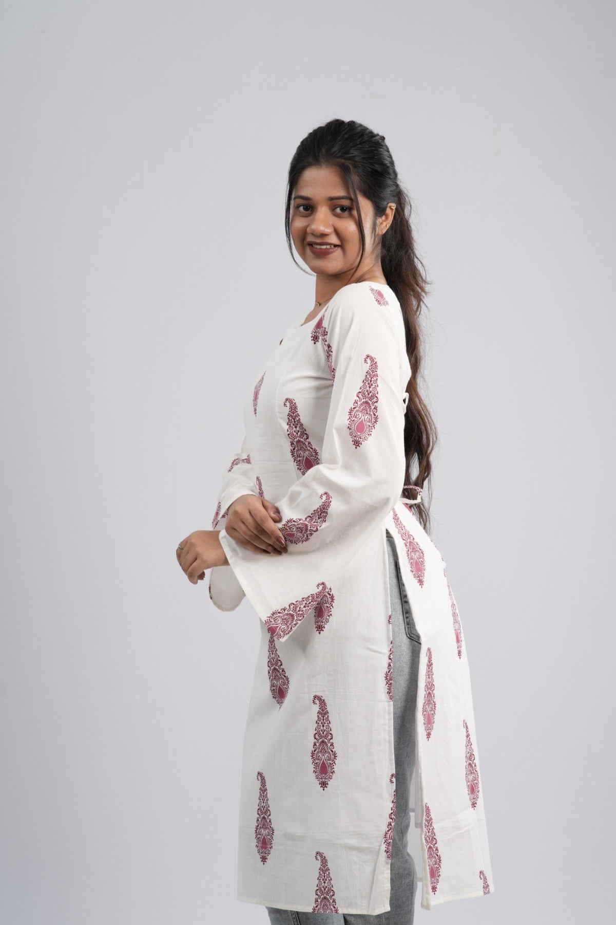 Women's Off-White & Red Floral Cotton Long Kurti