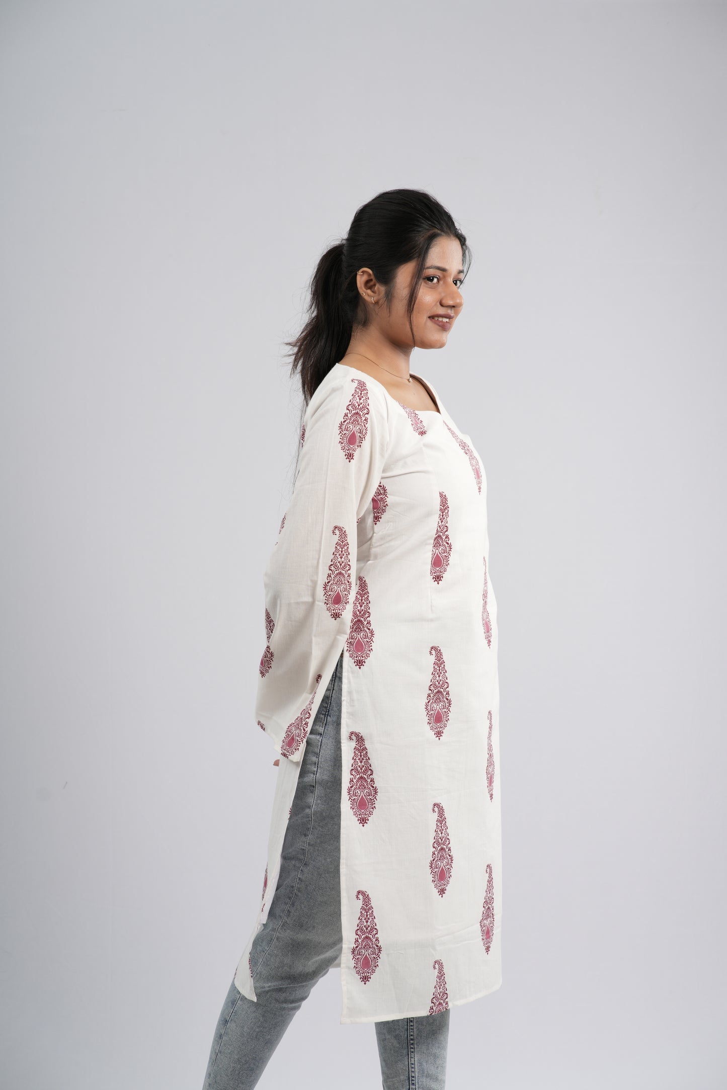 Women's Off-White & Red Floral Cotton Long Kurti