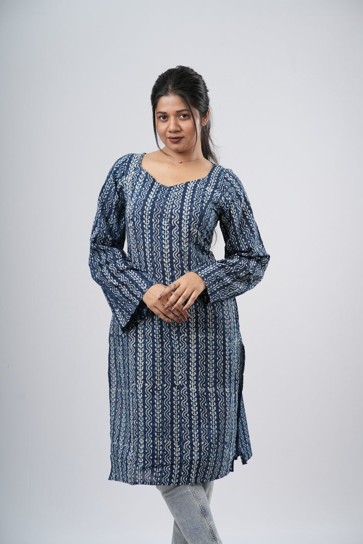 Women's Indigo Blue Vertical Geometric Cotton Long Kurti