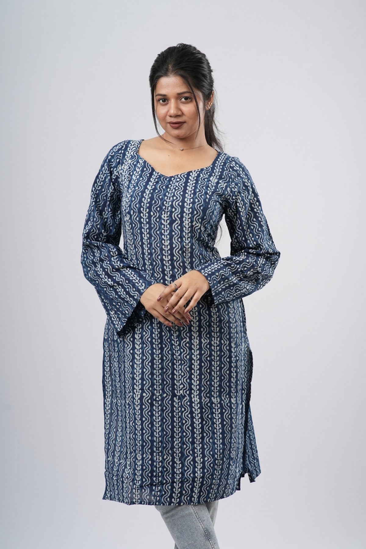 Women's Indigo Blue Vertical Geometric Cotton Long Kurti
