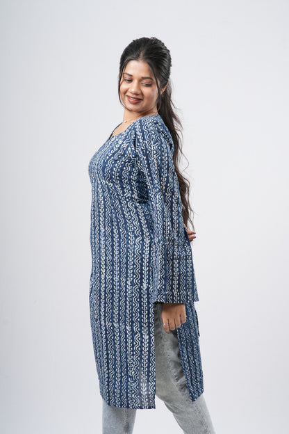 Women's Indigo Blue Vertical Geometric Cotton Long Kurti
