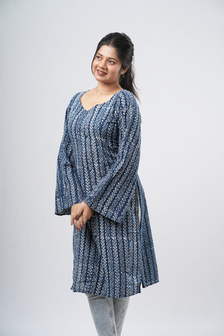 Women's Indigo Blue Vertical Geometric Cotton Long Kurti