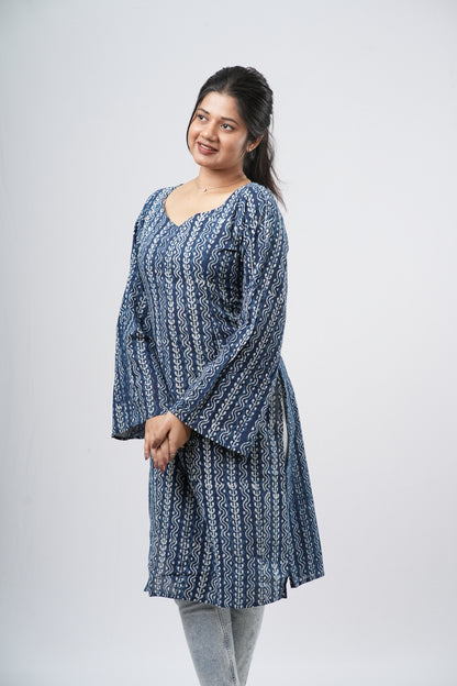 Women's Indigo Blue Vertical Geometric Cotton Long Kurti